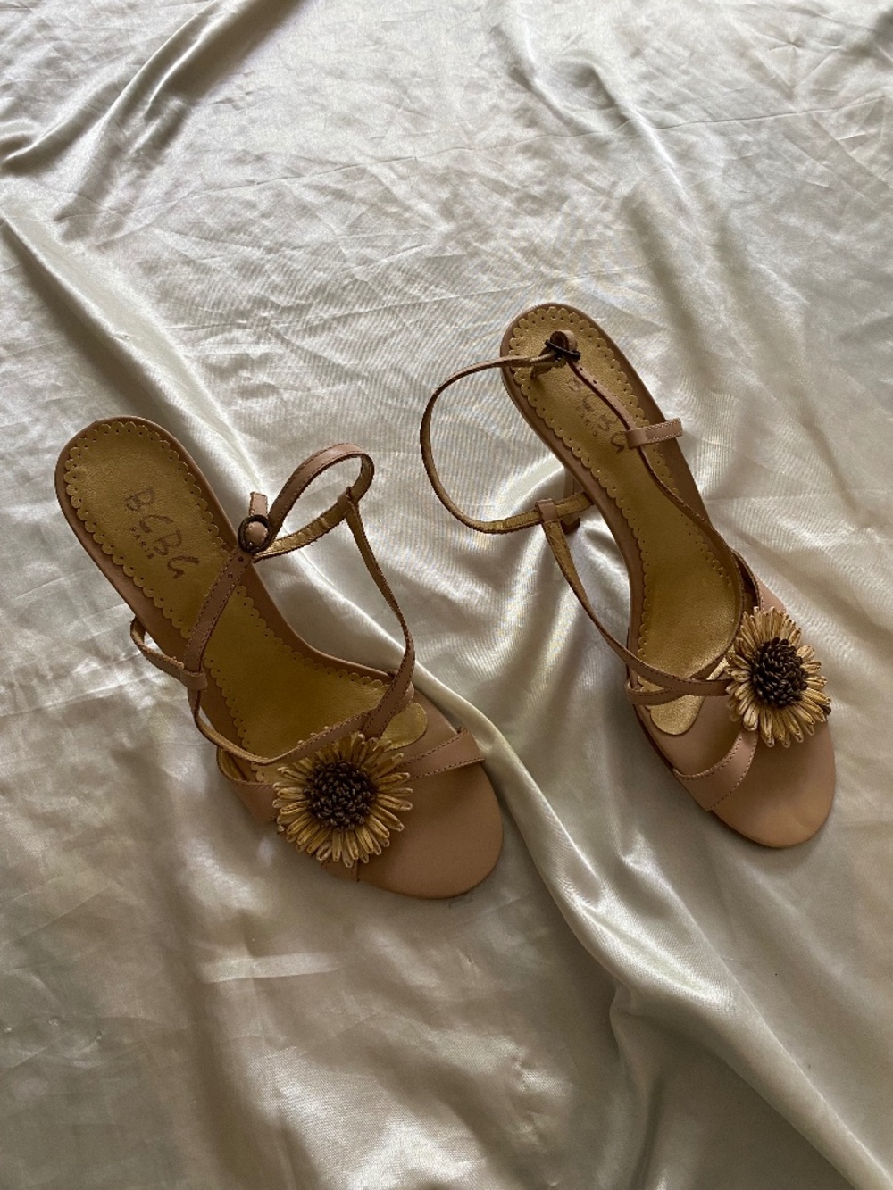 Vintage y2k BCBG Tan Sunflower Heels Carrie Bradshaw Size 7.5